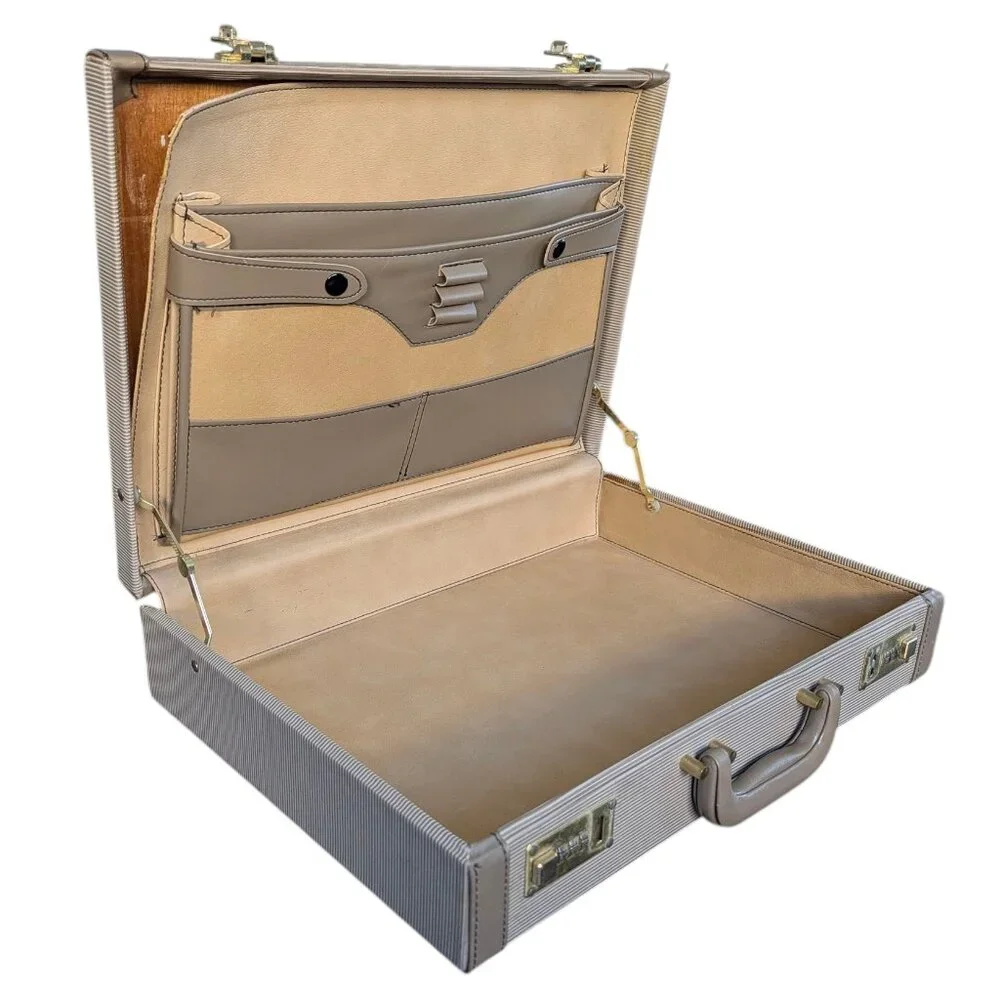 Vintage 1960/1970s Leather Briefcase w Combo lock